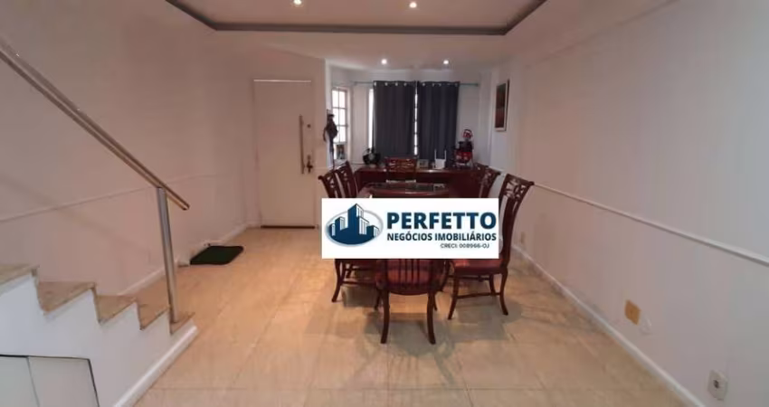 Vende - No Recreio, próximo a Praia da Macumba, Casa Triplex com vaga de garagem coberta em Condomínio - 500 mil