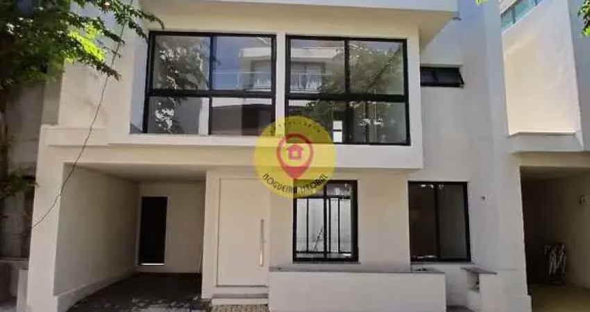 Luxuosa Casa Tríplex no Condomínio Cambury Residence II – A 200m da Praia de Cam