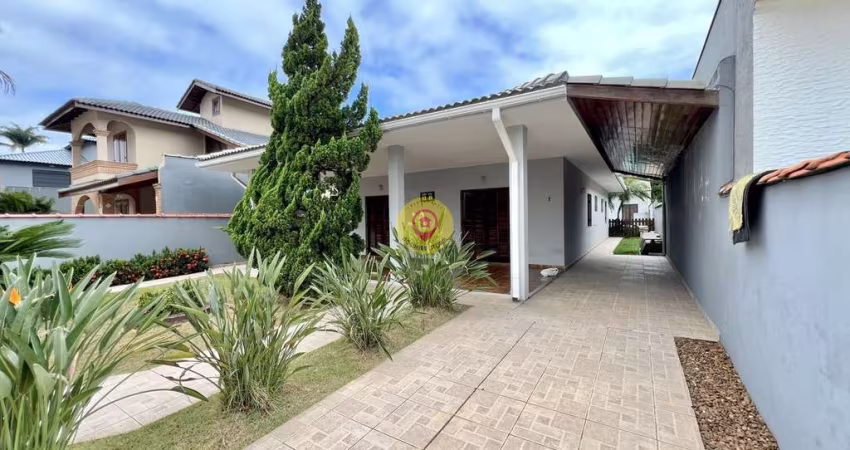 Casa à Venda em Condomínio a 850 Metros da Praia – Perfeita para Conforto e Laze