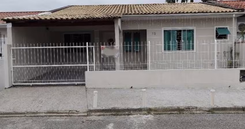 Casa com 3 quartos à venda na Rua dos Palmiteiros, 75, Madri, Palhoça