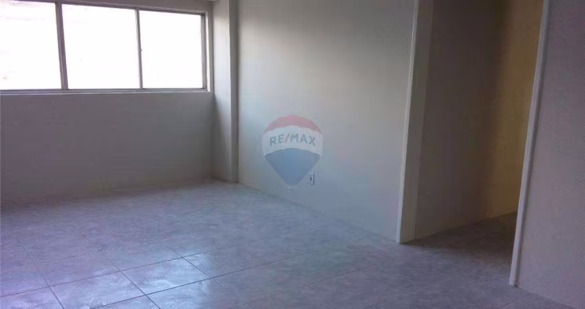 VENDA 2 Quartos e dependência completa em localização estratégica na Estrada de Belém