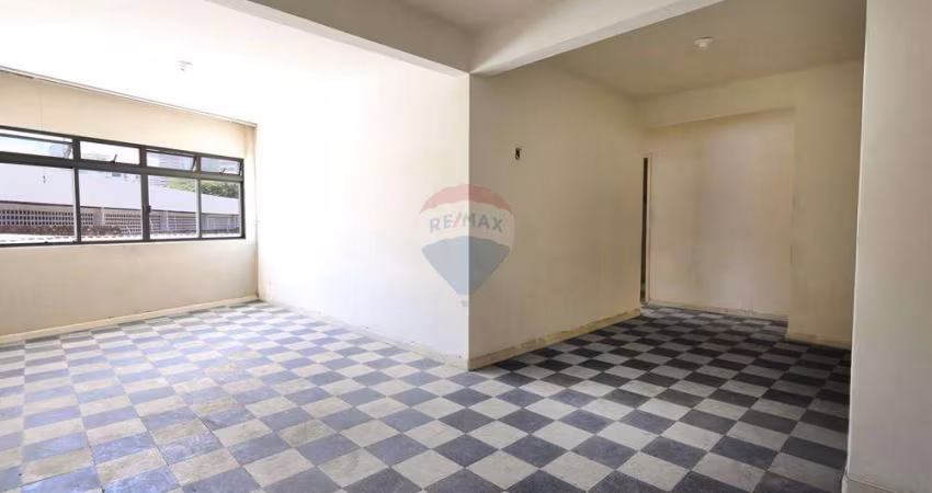 APARTAMENTO ESPAÇOSO E BEM LOCALIZADO