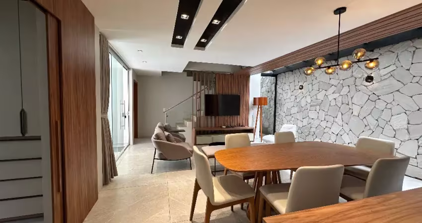 Casa Triplex, Condominio Berlin, 4 suites, Nascente, Porteira fechada.