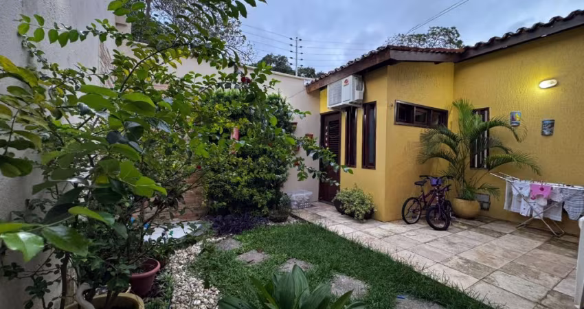 Casa em Condomínio com 3 quartos, sendo 1 suíte, quintal, ventilada, R$ 760.000,00
