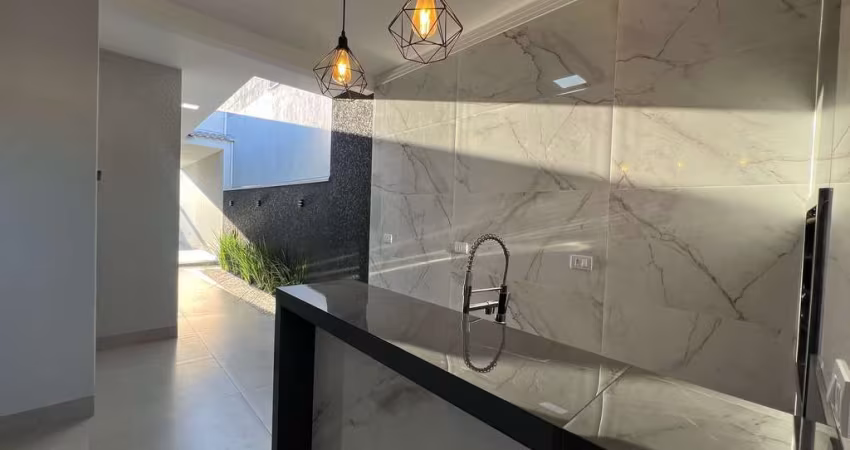 Casa muito bem localizada, com acesso rápido ao centro. Jd Hamada II