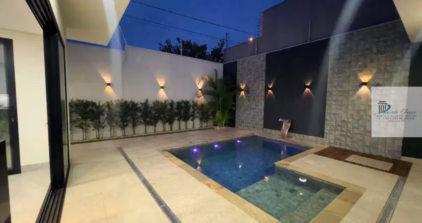Casa ampla com piscina, cozinha planejada e suíte com closet