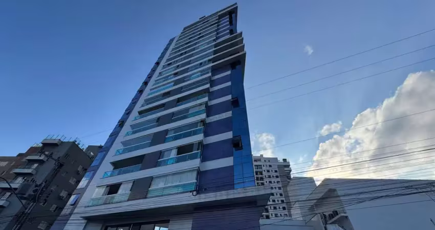 Apartamento no centro de joinville | 03 suítes | 03 vagas individuais | mobiliado | lavabo na sala
