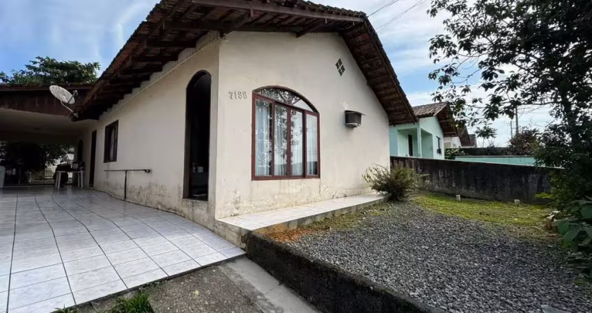 Casa no paranaguamirim | terreno 360 m² | área construída 180 m² aprox | com edícula