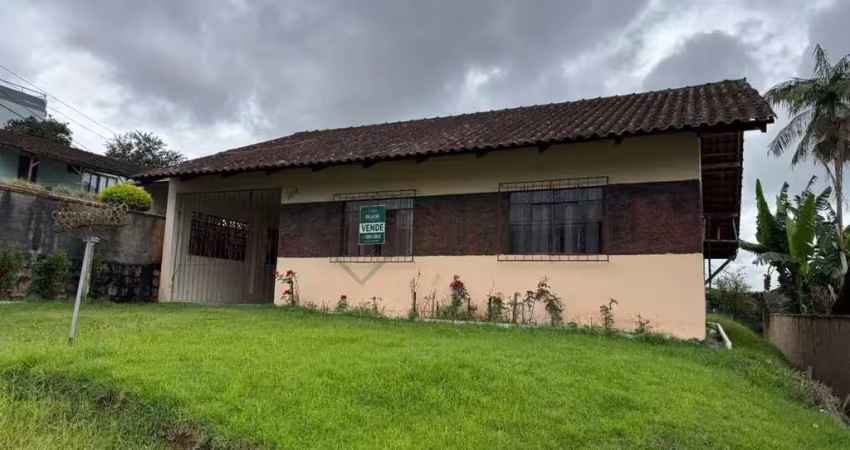 Linda casa no boehmerwald | suíte + 2 | terreno com 375 m²