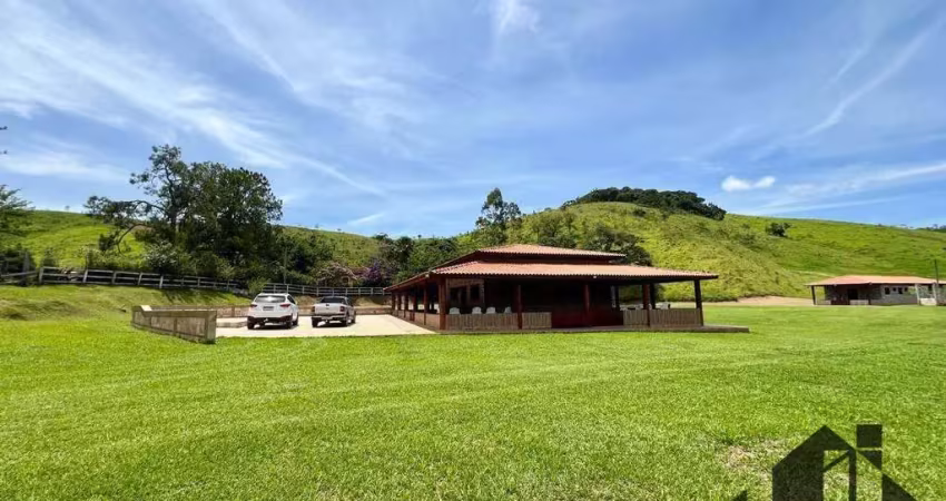 Sítio com 2 dormitórios à venda, 76000 m² por R$ 1.600.000,00 - Sete Voltas - Taubaté/SP