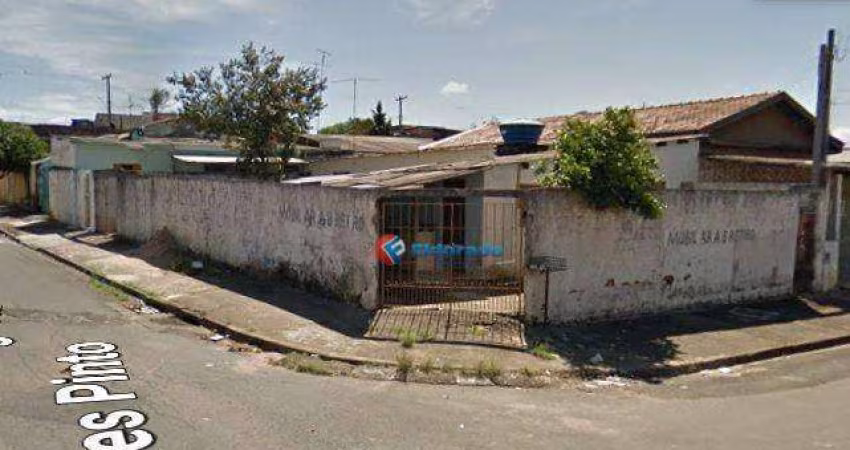 Terreno de esquina com 3 casas alugadas todas de 3 comodos com renda de 1.800,00 mensal