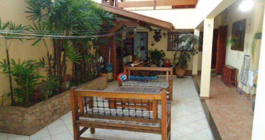 Casa com 3 quartos à venda, 335 m² por R$ 900.000 - Parque Residencial Versailles - Sumaré/SP