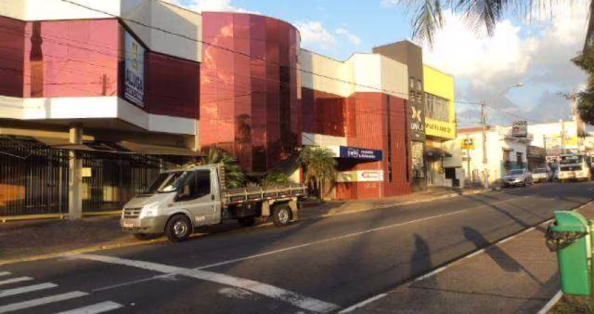Salão de esquina na Avenida Rebouças com Luis Frutuoso