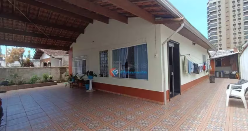 Casa 2 quartos, 01 suíte, cozinha planejada, mais 02 casas nos fundos, terreno de 367  m²,  por r$ 650.000 - balneário flórida - praia grande/sp.