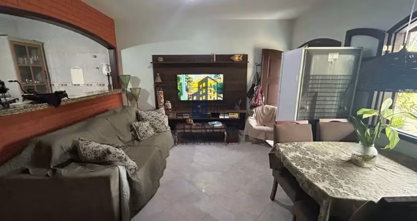 Casa duplex, cond. fechado, 2 quartos, 2 suítes, 1 vaga. boqueirão.