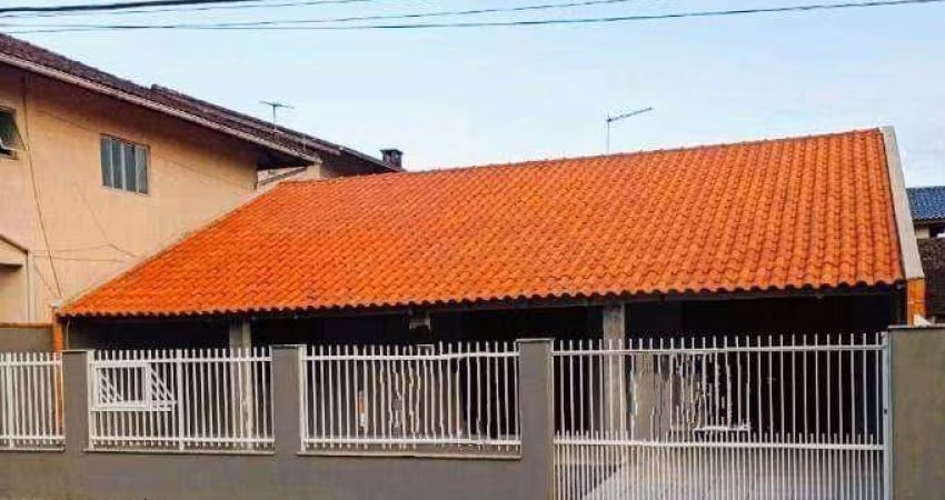CASA À VENDA EM ÓTIMA LOCALIZAÇÃO!! 150 m da praia.