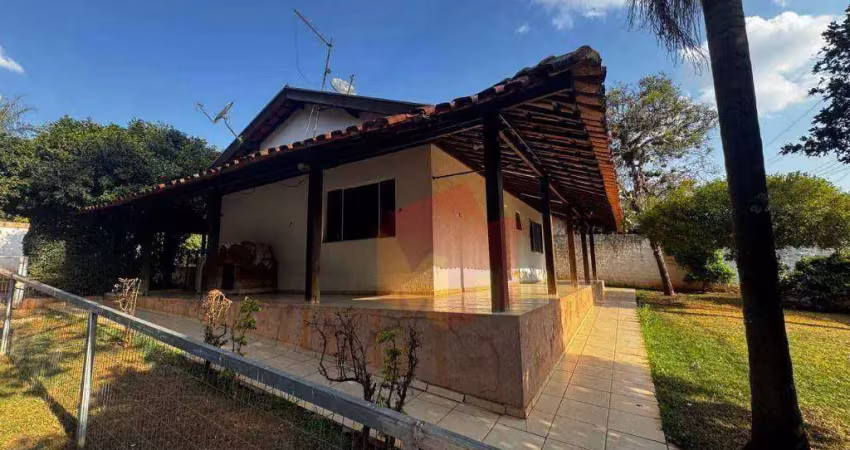 Bairro praia dos namorados – chácara com 2 quartos, piscina e espaço gourmet
