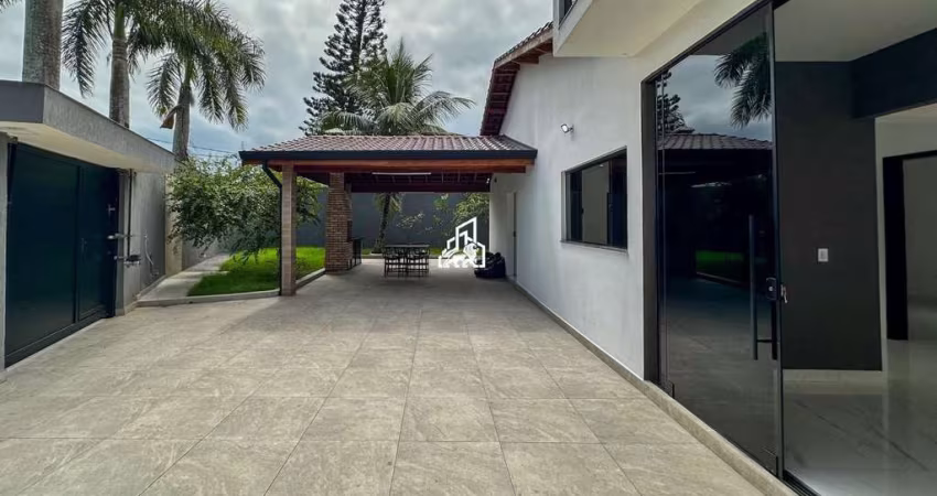 Casa Térrea para Venda em Itanhaém, Bopiranga, 3 dormitórios, 1 suíte, 4 banheiros, 3 vagas