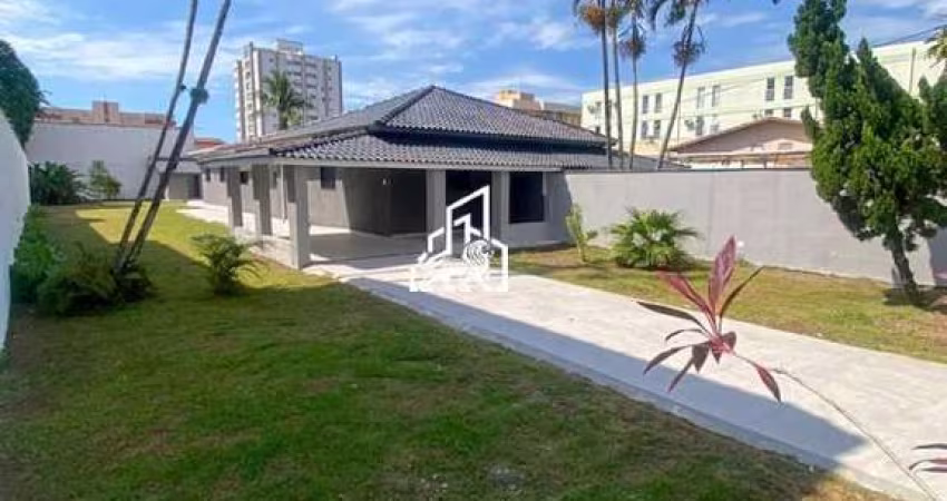 Casa para Locação em Peruíbe, Centro, 4 dormitórios, 1 suíte, 2 banheiros, 8 vagas