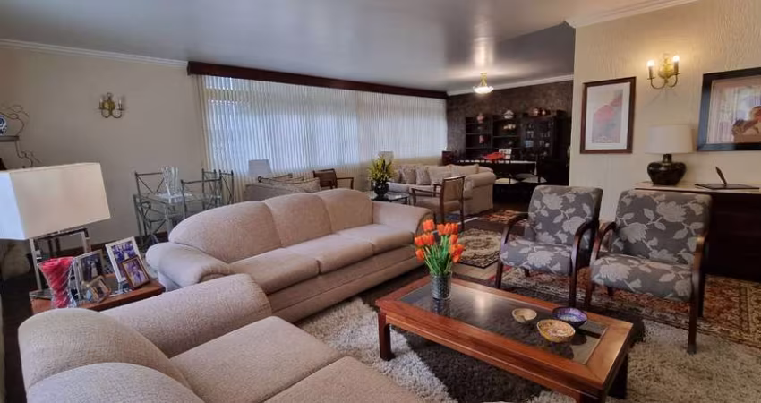 Apartamento tipo para locação com 3 quartos, sendo 1 suíte, 200m²