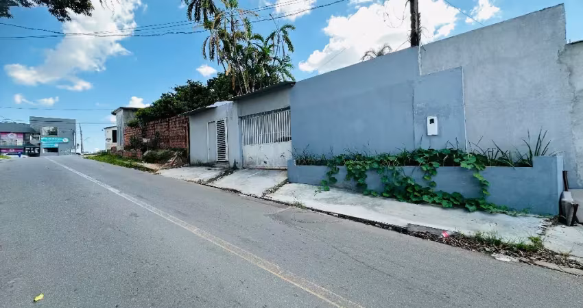 Casa térrea semi mobiliado com 3 suítes , 2 vagas em flores próx da max teixeira