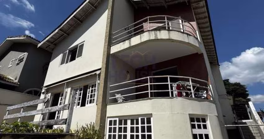 Casa no Residencial 9 Alphaville com 4 Quartos, 2 Suítes, 6 Vagas e Muito Mais