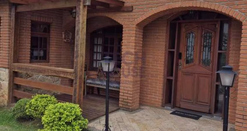 Casa térrea, 2 suítes, piscina, área gourmet