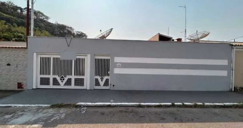 CASA DE 333 M² DE TERRENO COM 3 DORMITÓRIOS SENDO 1 SUÍTE NA PONTE SÃO JOÃO EM JUNDIAÍ - SP *ACEITA PERMUTA POR APARTAMENTO DE MENOR VALOR*