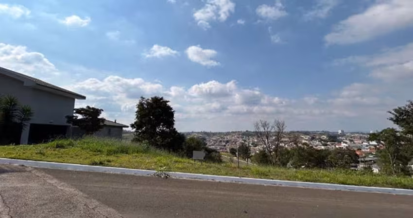 TERRENO COM 1.000 M² DE ÁREA NO CONDOMÍNIO PORTAL DA COLINA EM JUNDIAÍ SP