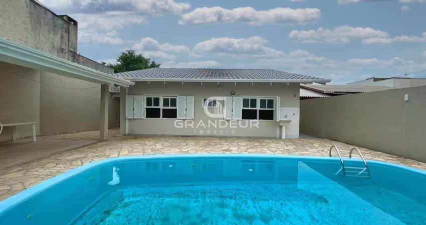 Residência Familiar com Suíte, Piscina e Churrasqueira em Terreno de 364m .