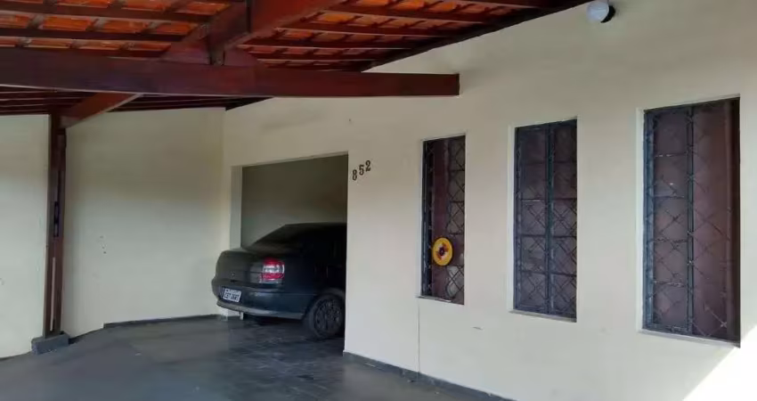 Casa 2 dorm. 1 suíte + wc social, sala estar, cozinha, ár. serviço, 3 vaga cobertas. casa fundo: 50 m2: 1 dorm., sala cozinha, copa, wc e ar. serviço.