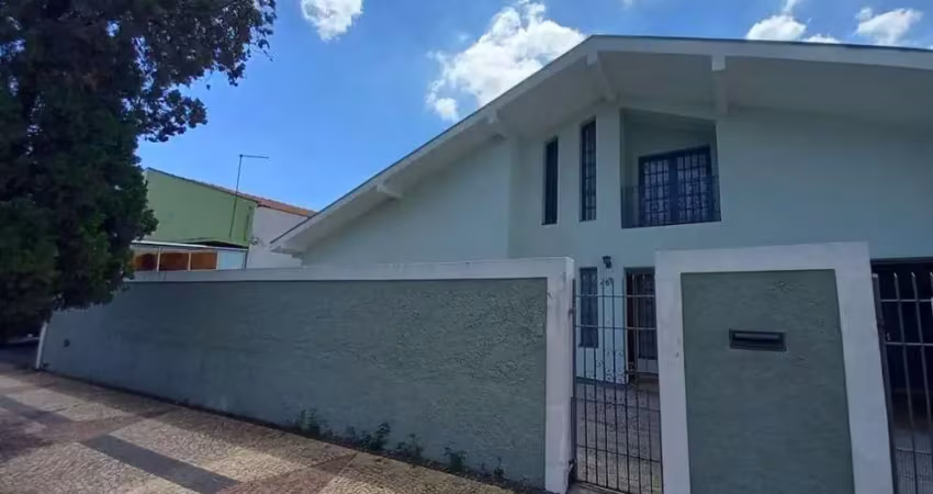Casa 3 dormitórios, 1 suíte, salas amplas, escritório, 5 vagas em bairro tranquilo e fácil acesso em valinhos-sp