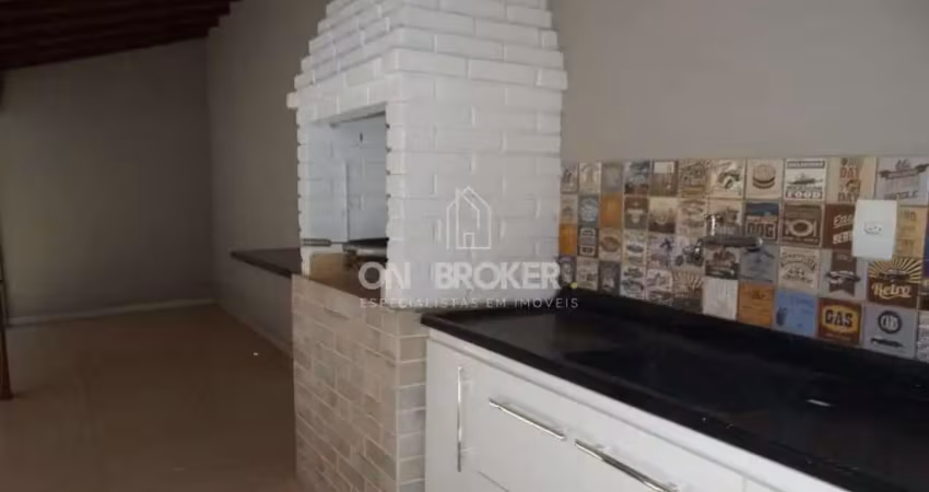 Casa em bairro privilegiado .