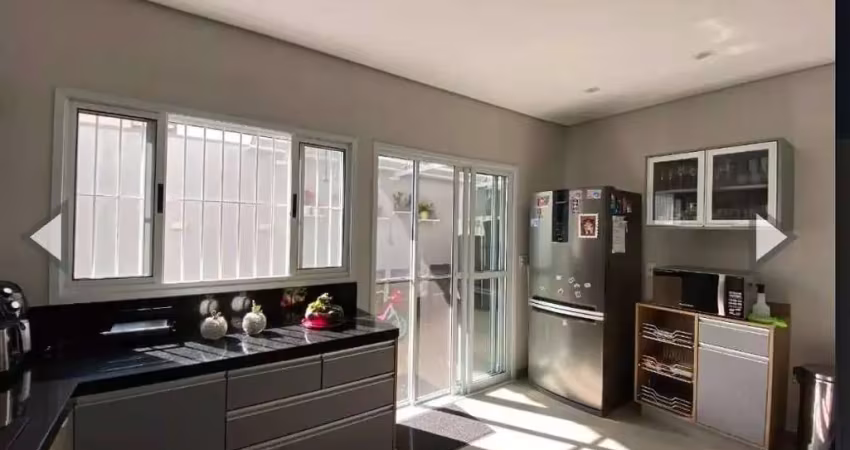 Sobrado em vinhedo com 3 dorm. sendo 1 suíte, ar condic., 3 vagas, ambientes integrados, porcelanato, quintal, jardim, próximo ao centro de vinhedo.