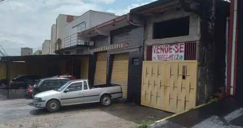 Terreno comercial 316 m2, em ótima localização, com funcionamento de funilaria e uma casa de fundo no terreno, oportunidade comercial e residencial.