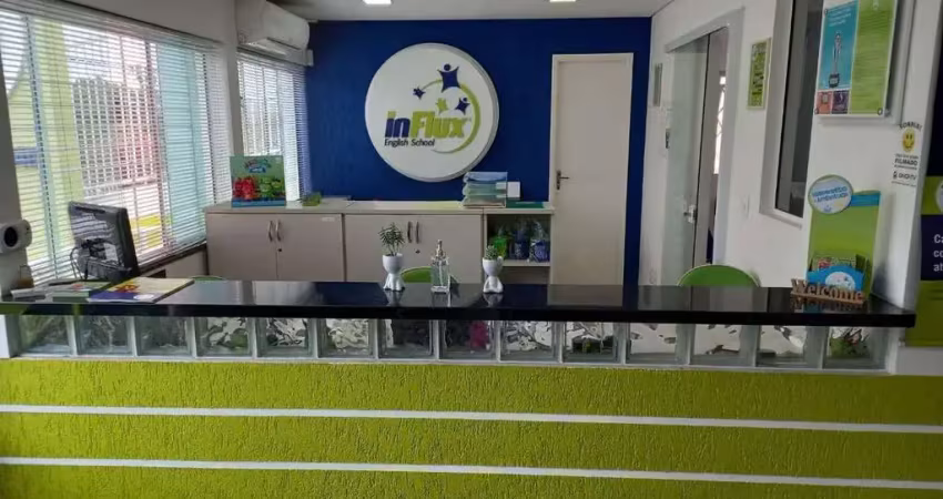 Prédio comercial com 2 pavimentos, com salas independentes, localizado em área comercial privilegiada de grande visibilidade e movimento.