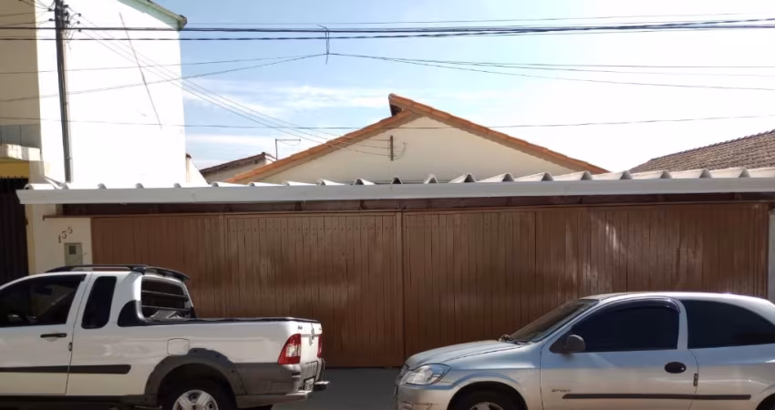 IMPERDÍVEL CASA AMPLA COM EDÍCULA DISPONÍVEL PARA LOCAÇÃO NO CENTRO
