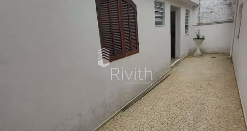 Ótima casa de 138m² de área útil com 2 dormitórios, 1 banheiro, 1 lavabo, edícula e 2 vagas de garagem em Bairro Campestre - Santo André, SP