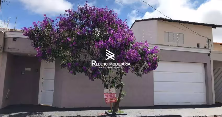 Casa com 3 quartos à venda no Alto Umuarama, Uberlândia 