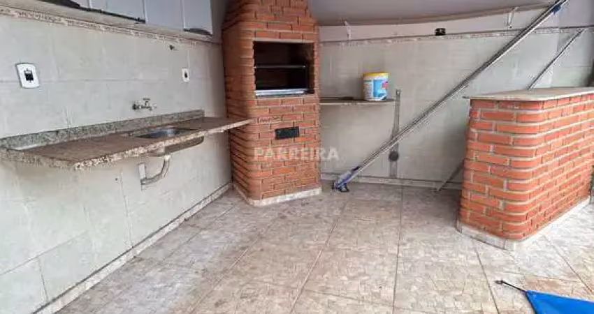 Residencia no terra branca com piscina e churrasqueira
