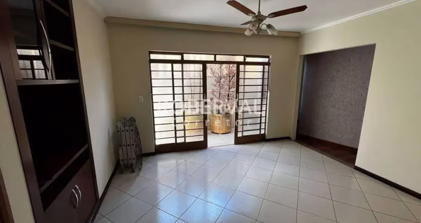 Residencia no maramba com armarios, edicula, quintal
