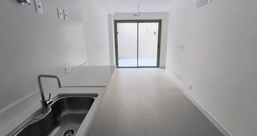 Apartamento Garden de Sala/Quarto com VAGA, Silencioso e Fundos, ideal para Moradia na João Lira, Leblon