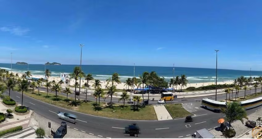 Cobertura Dúplex de 980m², Reformada, 5 Suítes, Adega, Cinema, Academia, 5 Vagas e Vista frontal para o MAR da Praia da Barra.