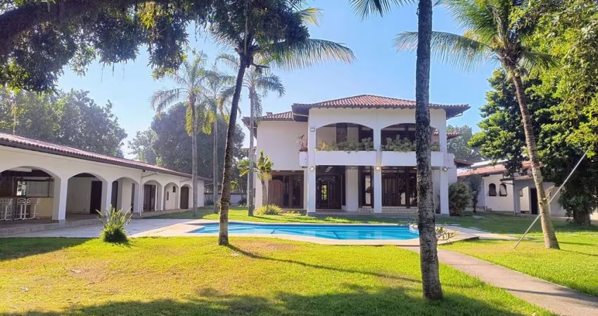 Mansão Dúplex com Subsolo, estilo Clássico Retrô, 2500m² de área útil, no melhor lugar da Barra da Tijuca