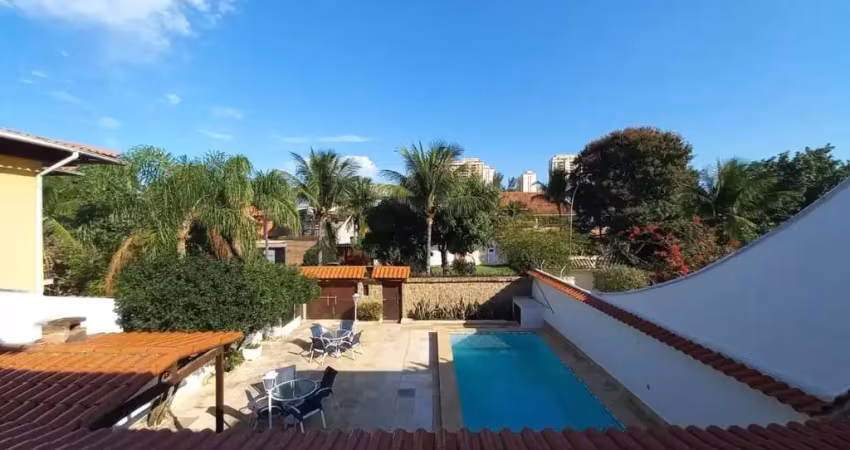 Casa Duplex, condomínio Santa Marina, 4 quartos, lazer privativo e localização nobre perto do Rio Design Shopping.