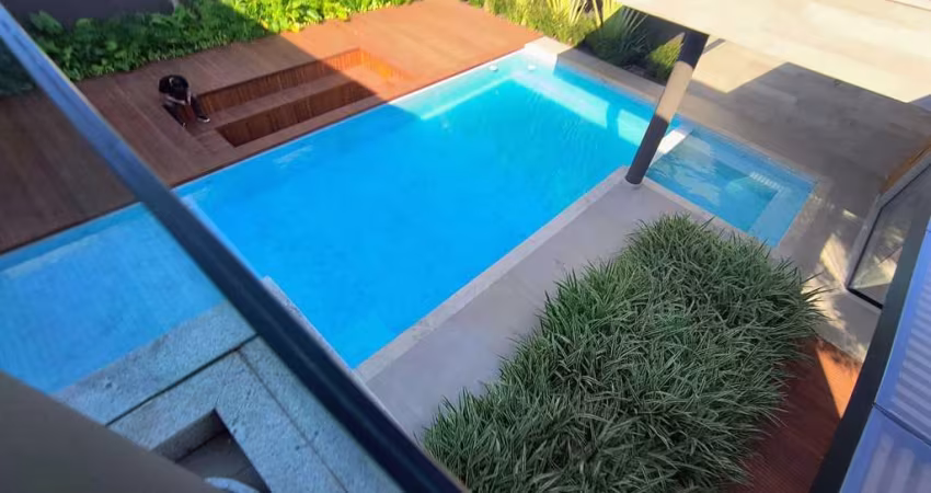 Mansão Super Luxo no Malibu, elevador TK, 1490m², 5 Suítes, 10 Vagas Subsolo e um Oásis EXCLUSIVO. Barra da Tijuca