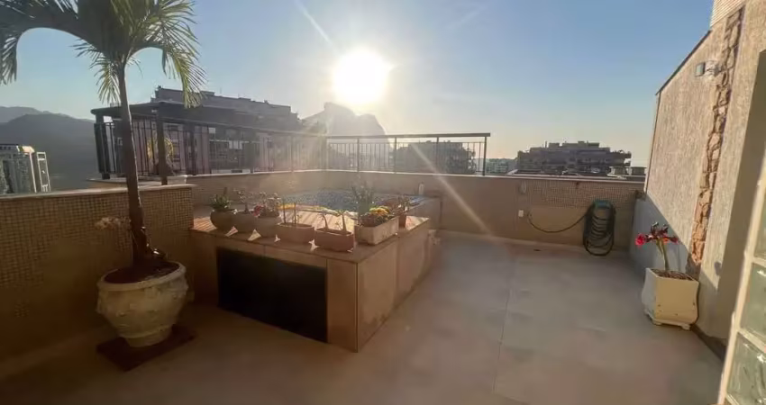 Cobertura linear – 210m² 3 quartos 3 vagas, condomínio lyon, na abm – barra da tijuca