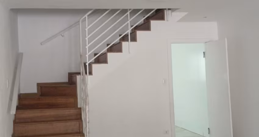 Locação Lindo Sobrado Próximo ao Shopping internacional com quarto e banheiro nos fundos