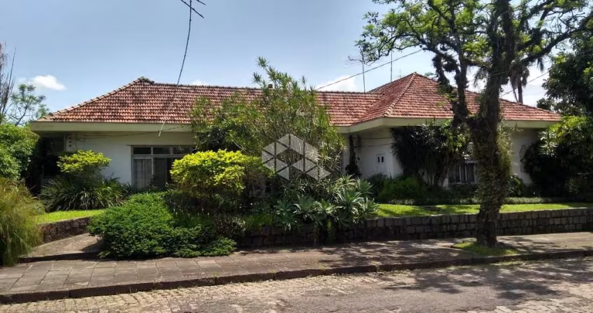 Casa de 6 quartos  no Bairro Jardim Lindoia