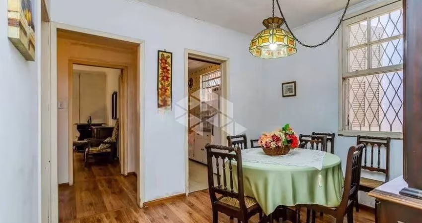 Excelente Casa com 03 quartos no bairro Partenon.